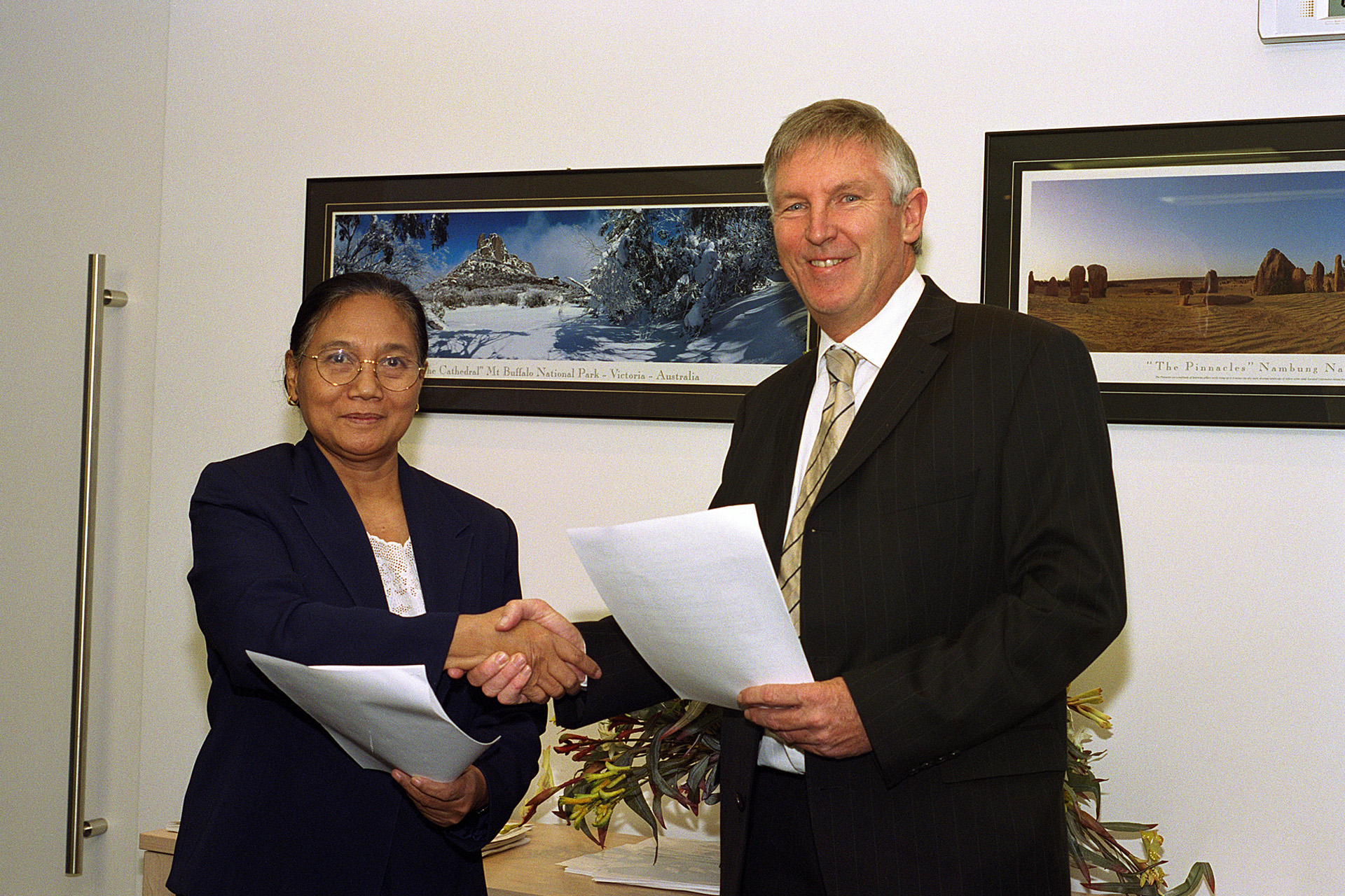 Image: Dr. Soedarti Surbakti, Director General (BPS), and Mr. Dennis Trewin, Australian Statistician