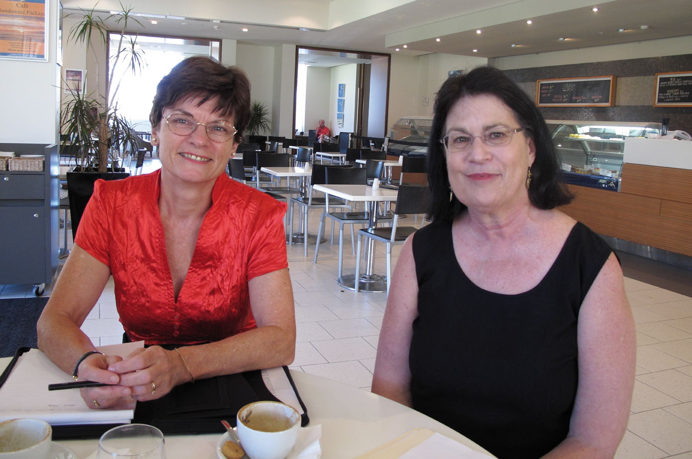  Dr Merran Smith (PHRN) and Susan Takao (IAS)