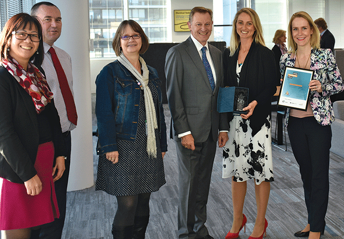 Photo: Presentation of the Flexible Working Day Federal Government Champion Award.